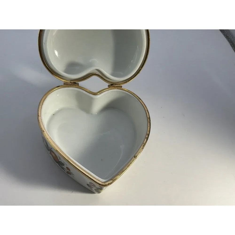 Limoges, France Heart Shaped Trinket‎ Box 3.5